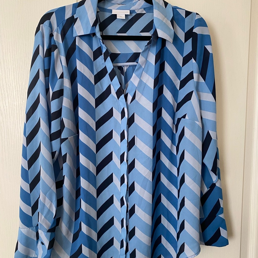 Liz Claiborne Blue Chevron Button Down Shirt